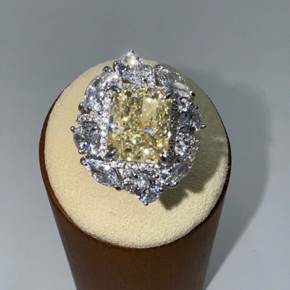 4ct Canary Ring - Picture 5 of 10